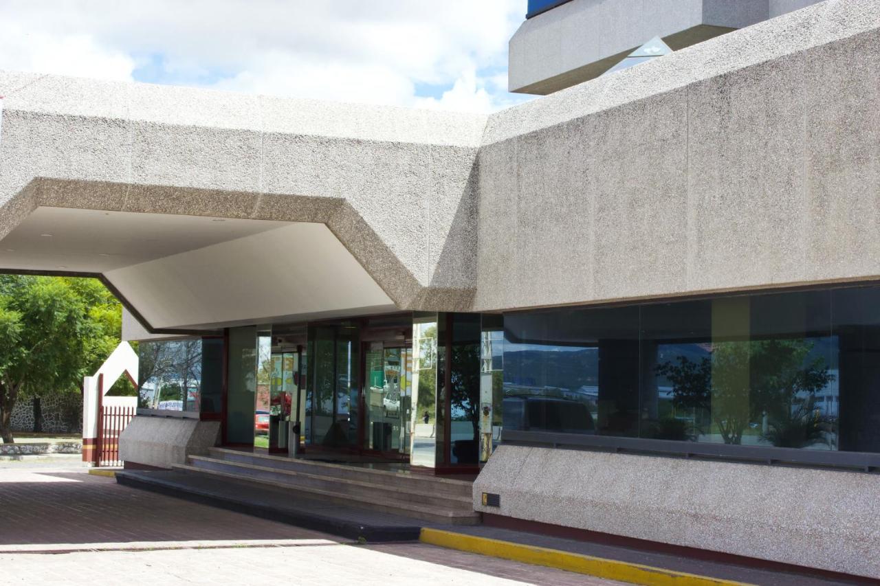 San Juan Park Hotel San Juan del Río Exterior foto The entrance to the terminal