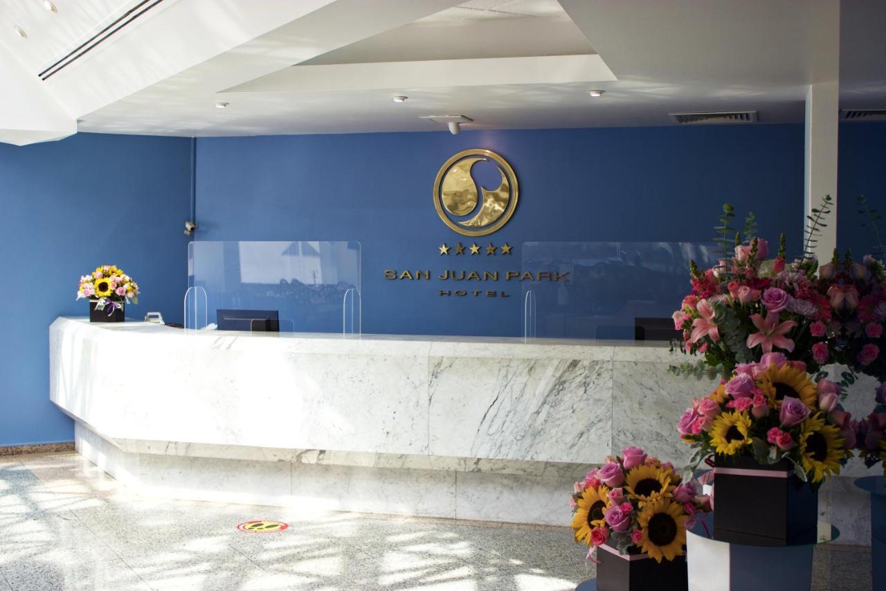 San Juan Park Hotel San Juan del Río Exterior foto Reception desk